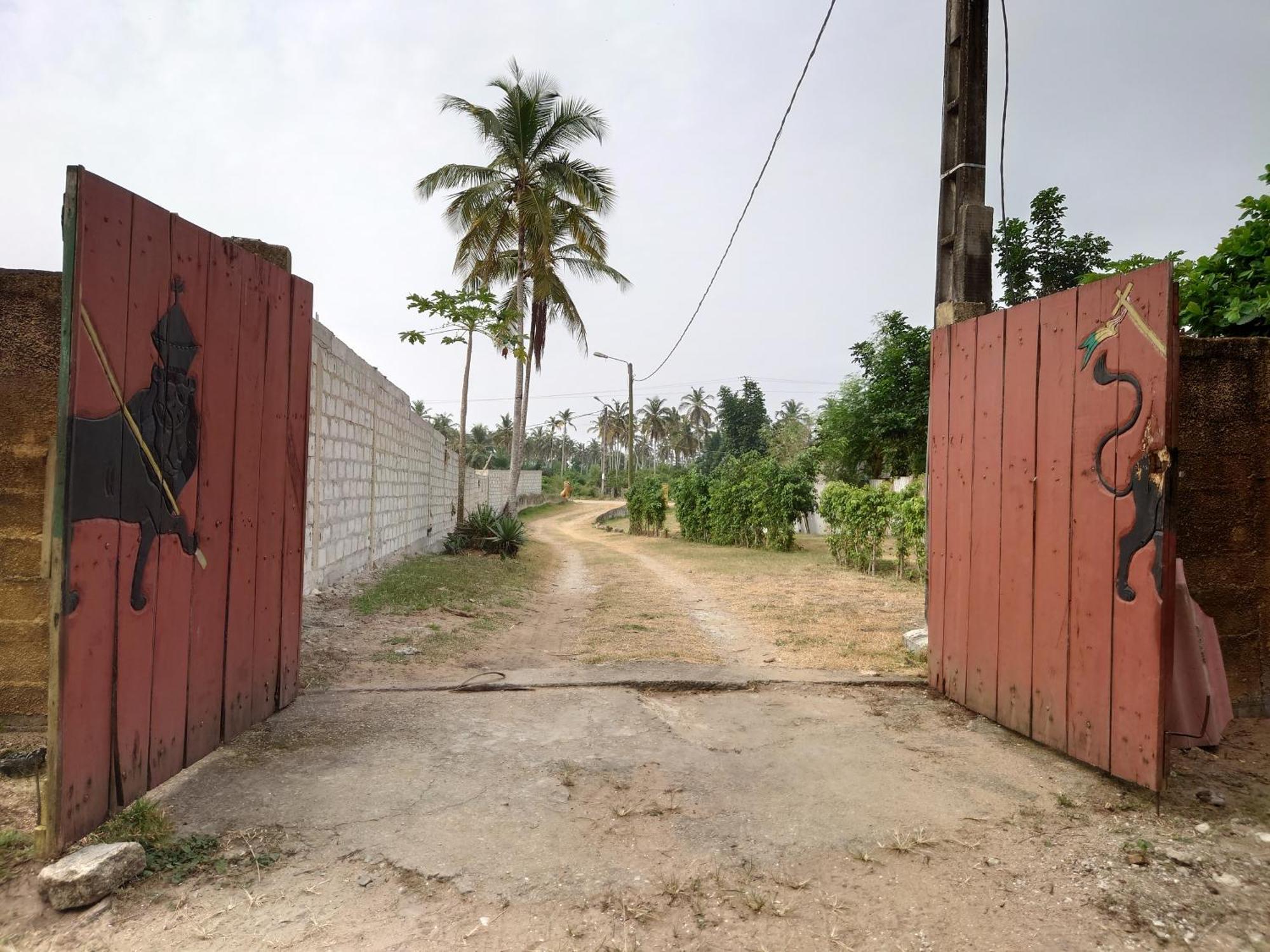 Rundbungalow Auf Lionsrest Grand-Bassam Exteriör bild