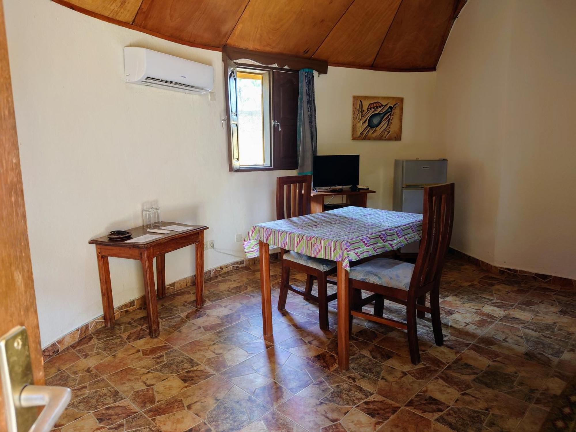 Rundbungalow Auf Lionsrest Grand-Bassam Exteriör bild